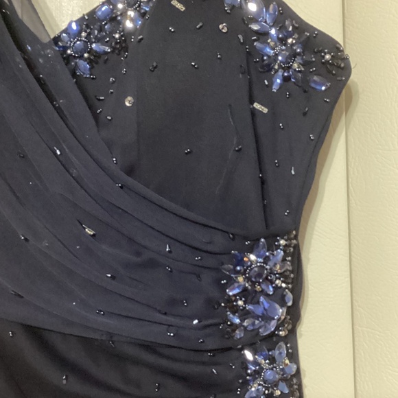Elegant off shoulder navy evening gown - Picture 5 of 6